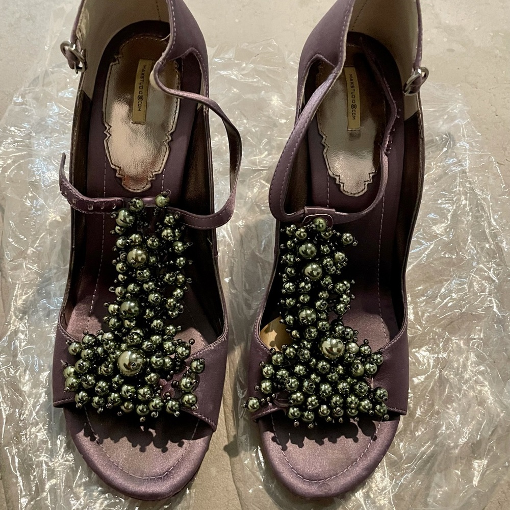 Max Studio Lavender Sandals with grey/silver beads
